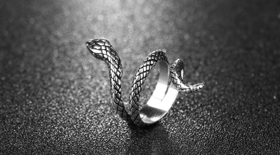 Punk Rock Snake Cocktail Ring - Great Value Novelty 